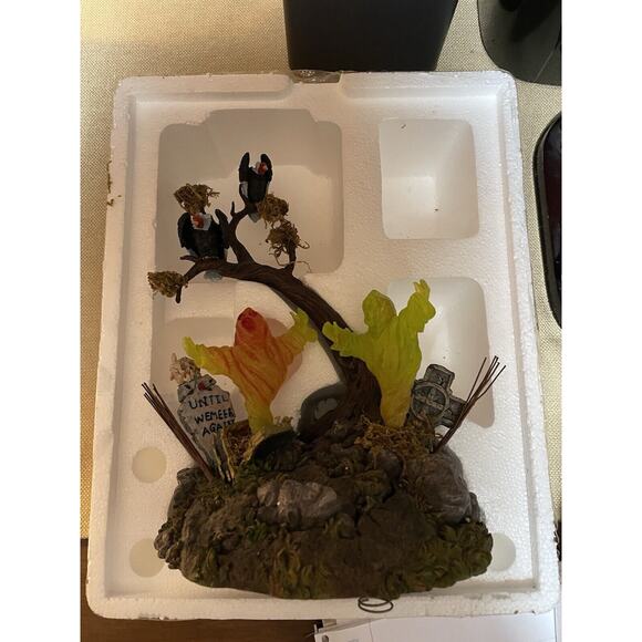 Dept 56 Halloween Village Ghost Shaking Graveyard Light up motion In Box - Picture 9 of 10